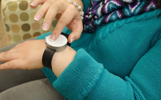 Review of The Dot, The World’s First Braille Smartwatch