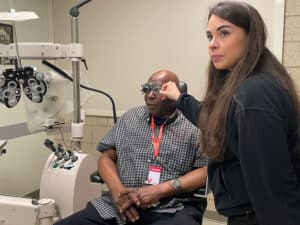 Andjela Bursac examines a patient.