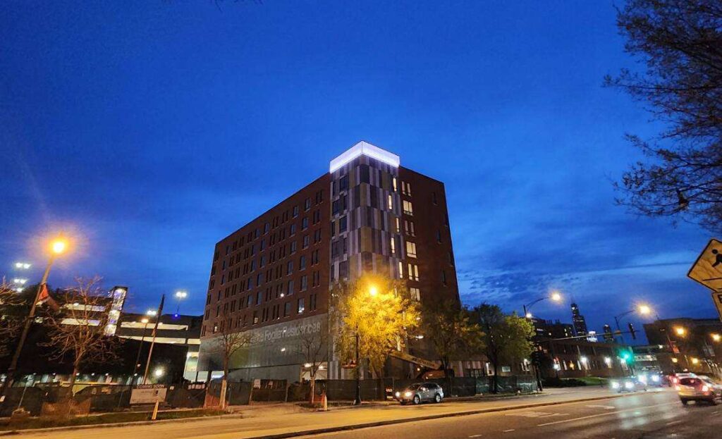 At night, The Foglia Residences will illuminate to evoke a lighthouse and a gateway to the Illinois Medical District.